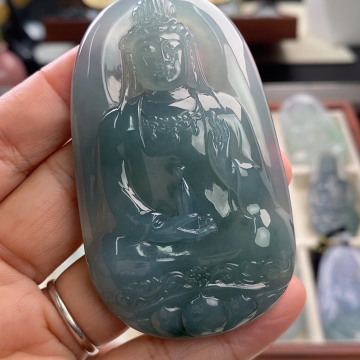 翡翠未镶嵌颈饰龙**下翡翠