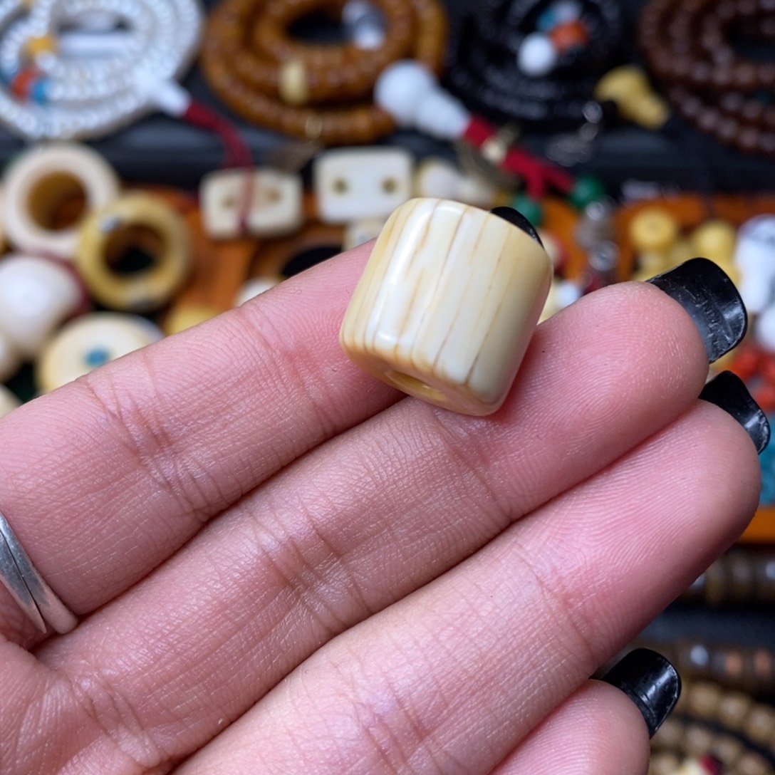 余***波铜藏传文玩高白桶珠1.5