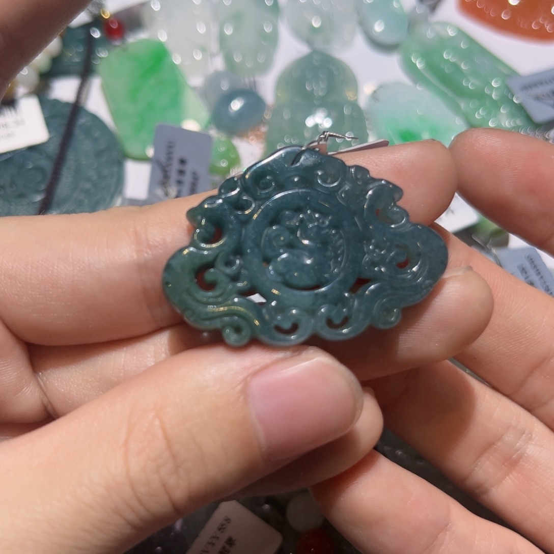 翡翠颈饰未镶嵌翡翠