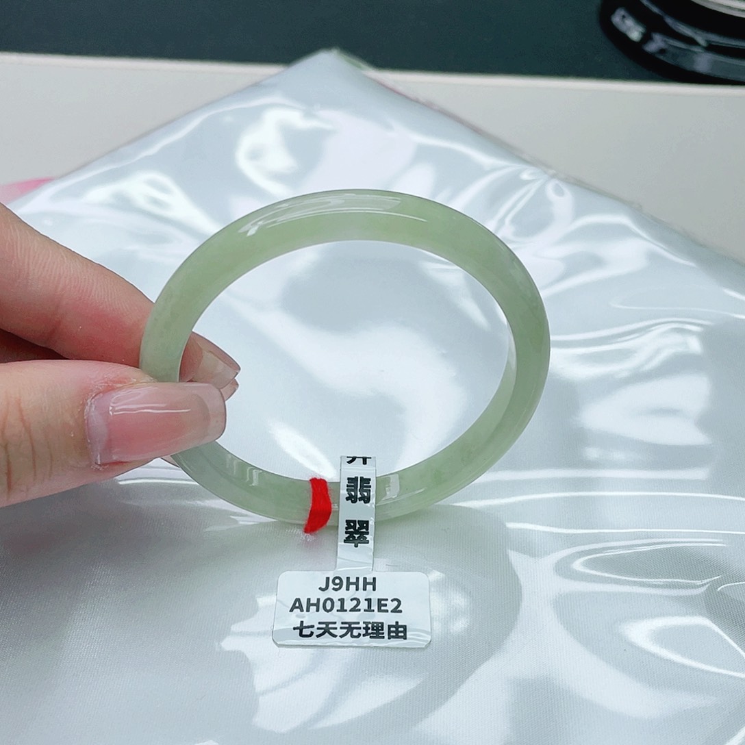 翡翠手镯未镶嵌正53