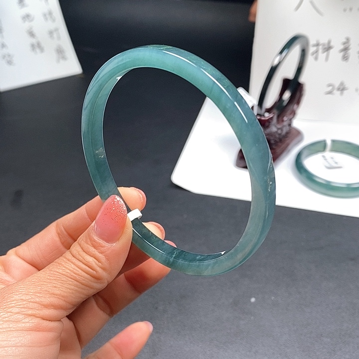 翡翠手镯未镶嵌68尺寸