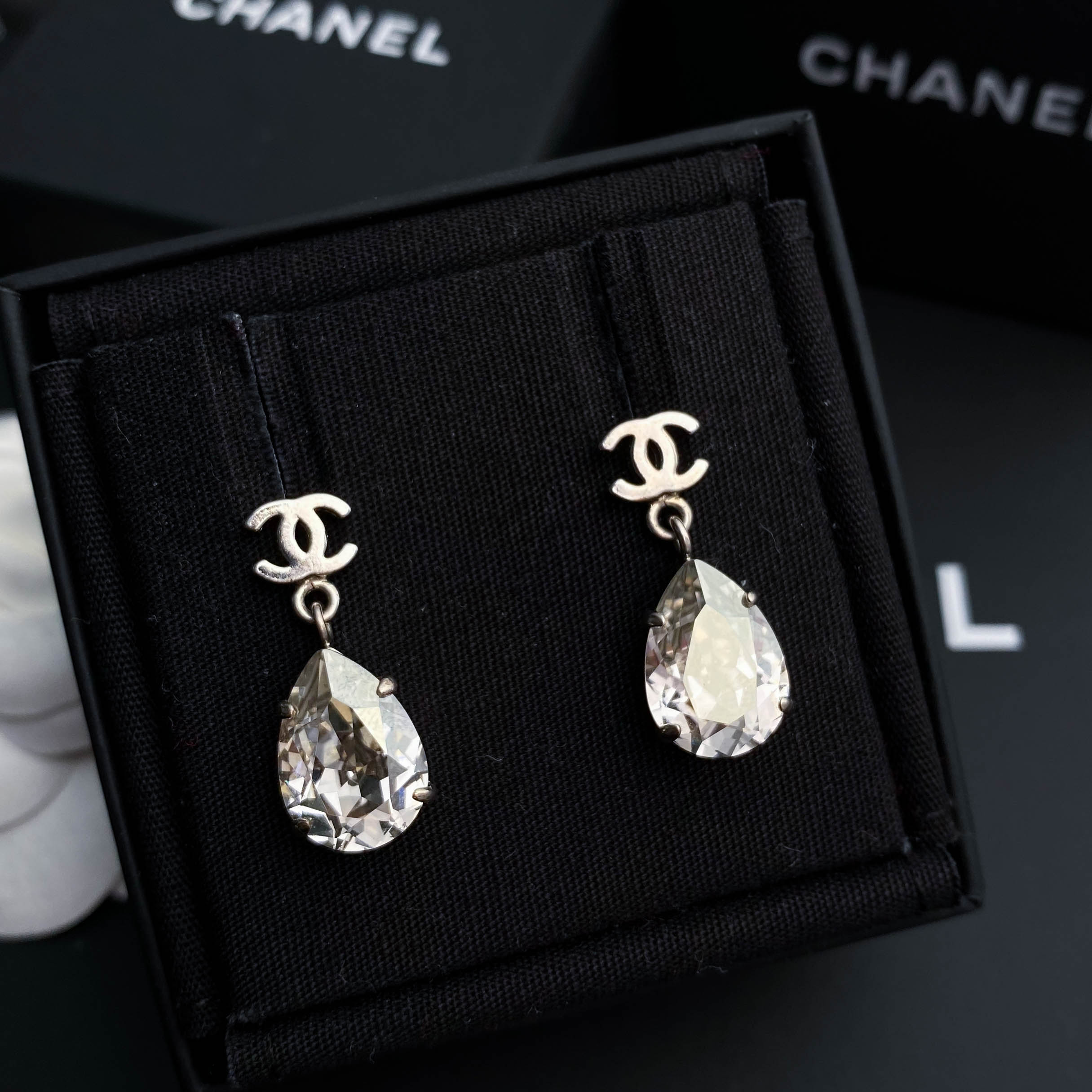 99新 Chanel/香奈儿 FL 经典双C 银色水滴钻 耳环 S4726