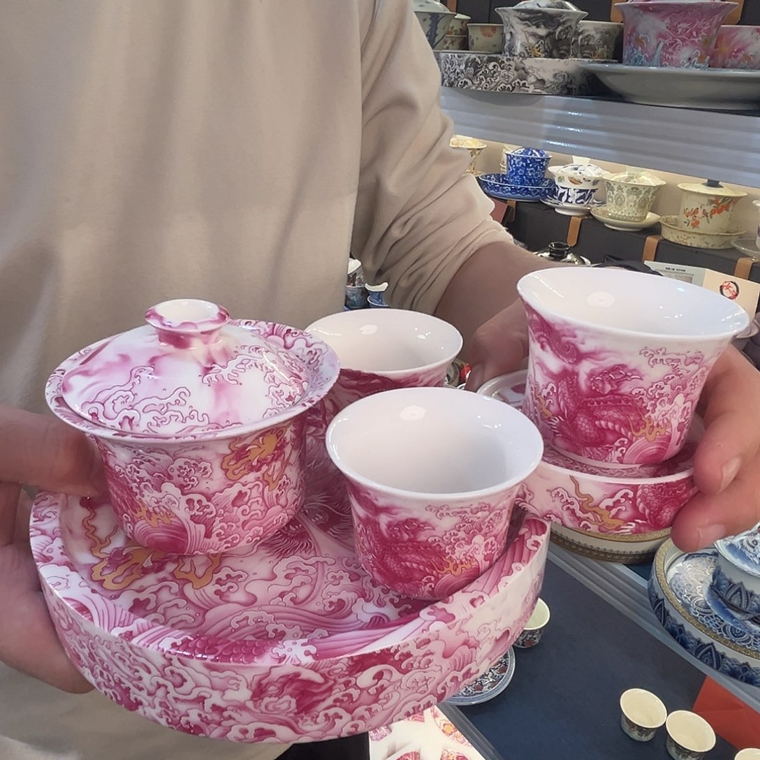 这些盖碗很漂亮！！！
