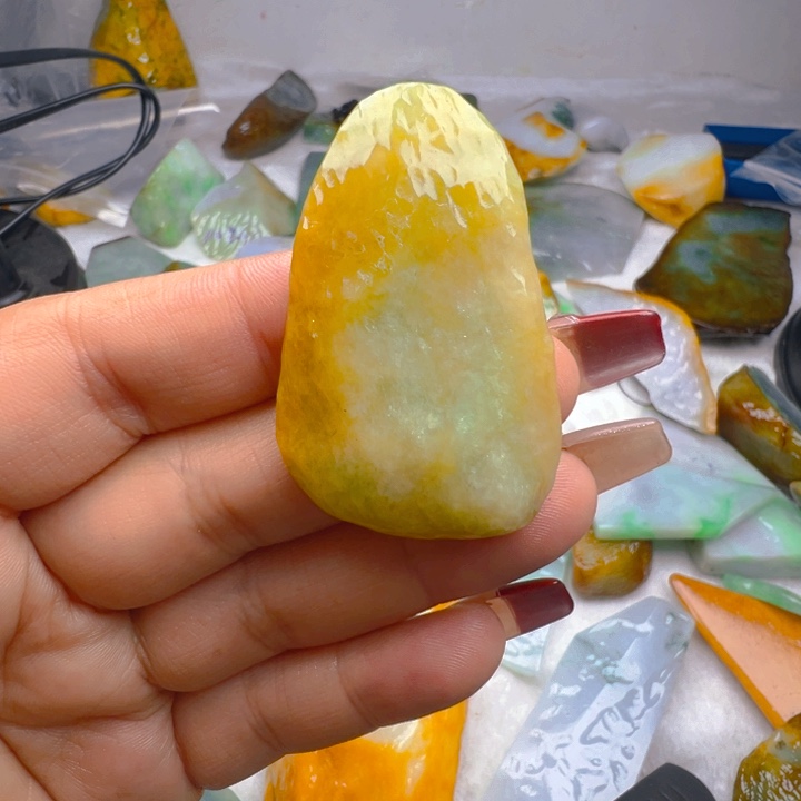 翡翠颈饰未镶嵌翡翠