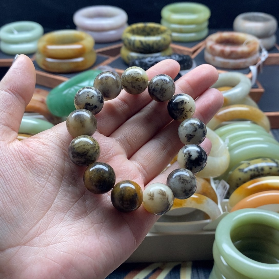 石英质玉未镶嵌手镯