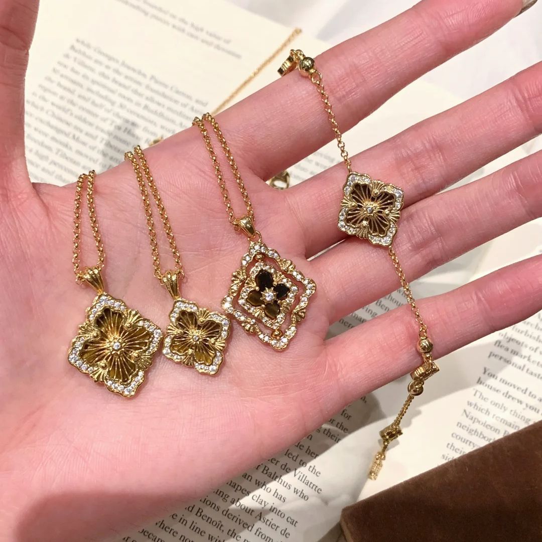 铜合金合成锆石耳饰 意大利布家虎眼四叶草歌剧院耳钉宫廷风气质