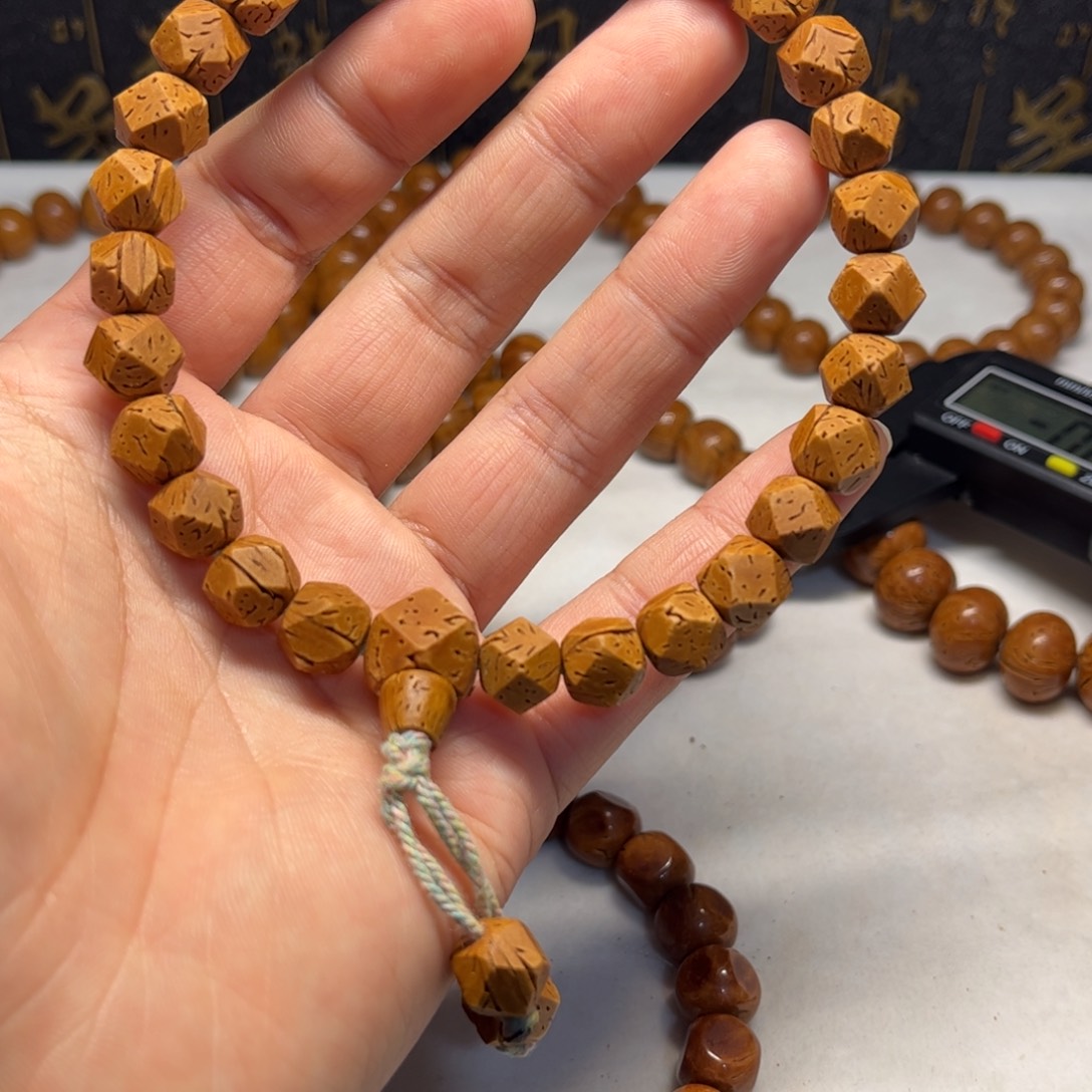 吉***.脑纹桃核，尺寸8加