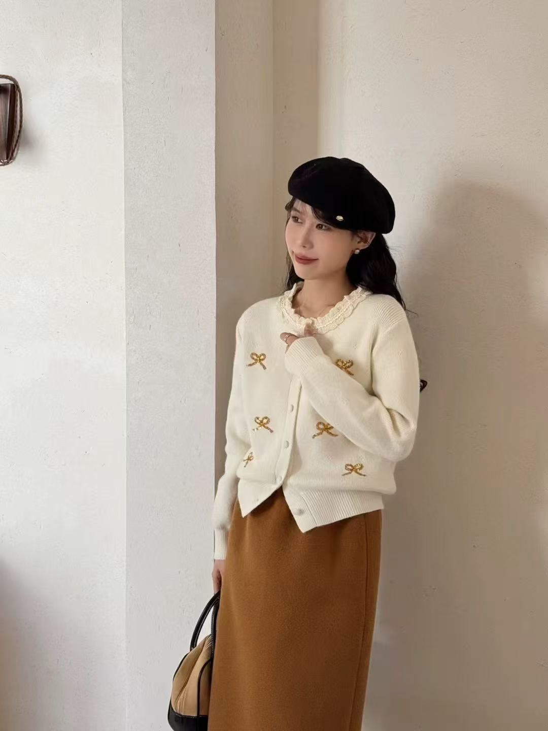 小香风洋气高级感花边圆领毛衣外套女秋冬新年流行针织开衫上衣