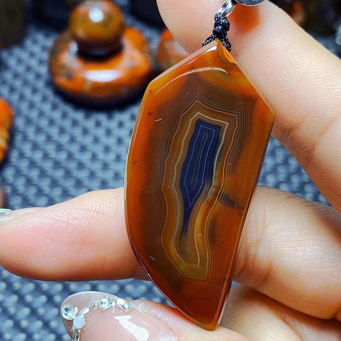 未镶嵌颈饰玛瑙/玉髓苏*