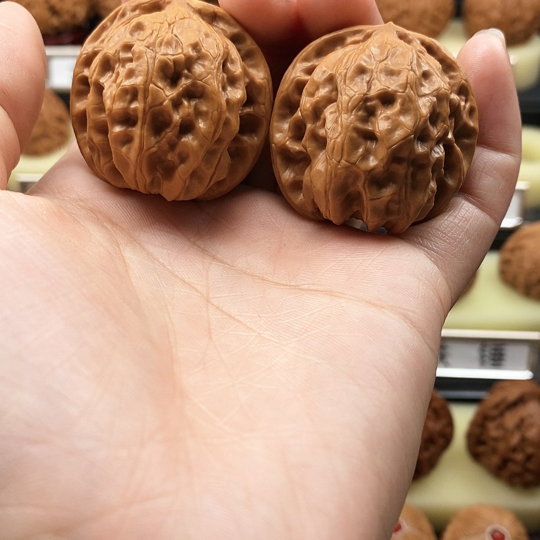 文玩核桃把件盘石36尺10004