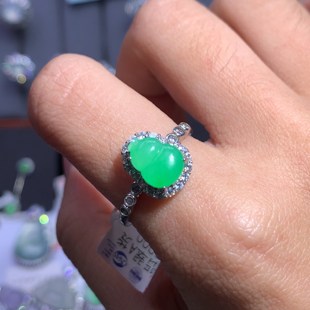 翡翠颈饰银S925镶嵌葫芦戒指