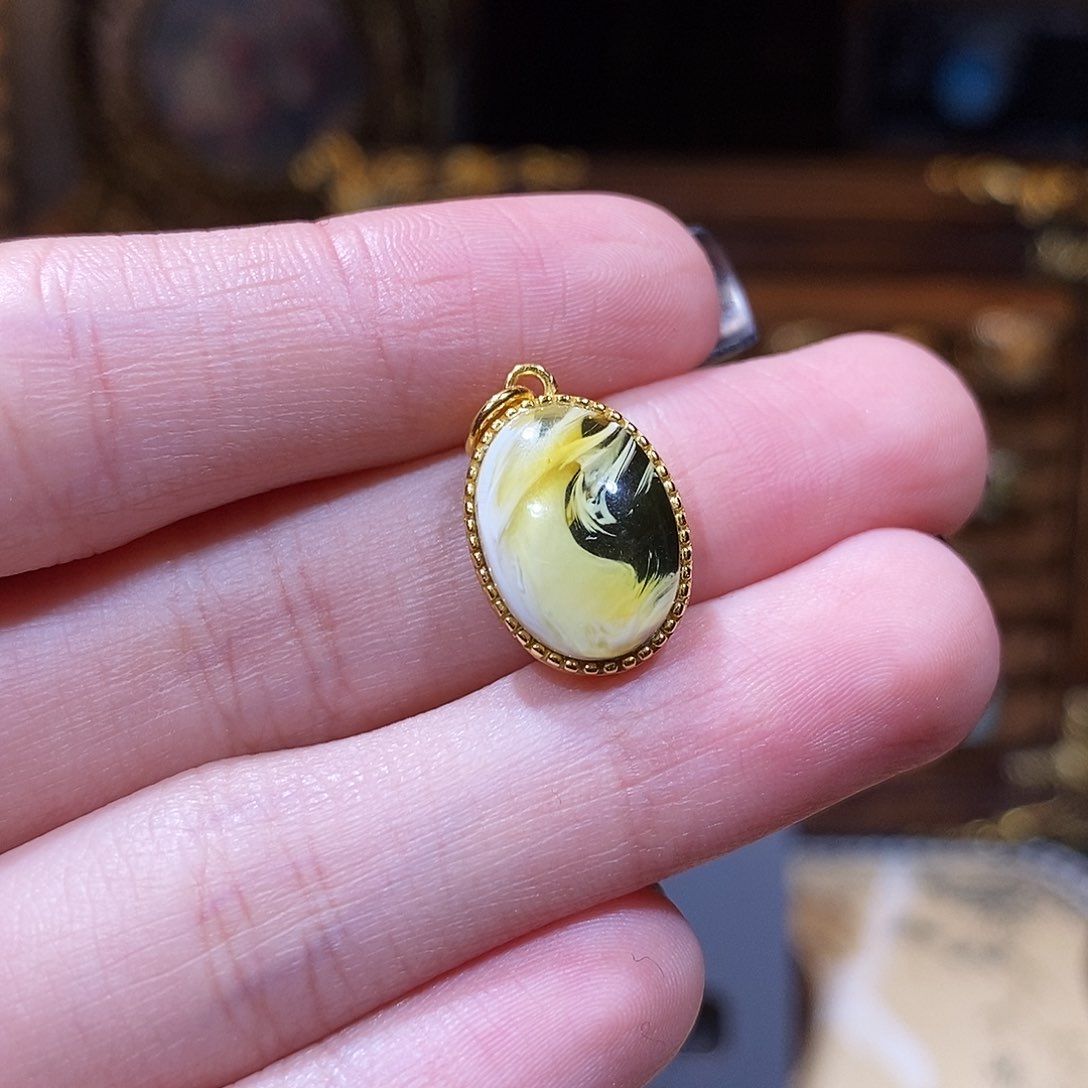 银S925镀金镶嵌琥珀颈饰吊坠