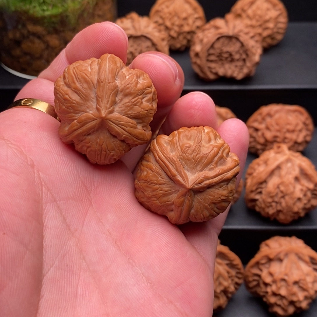 文玩核桃吊坠35元宝奔