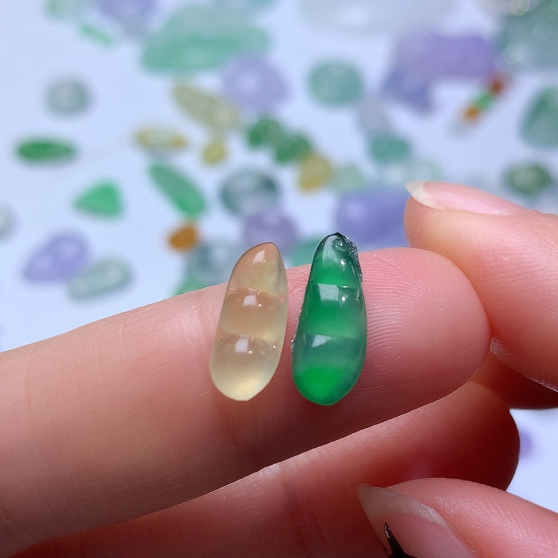 翡翠未镶嵌颈饰豆