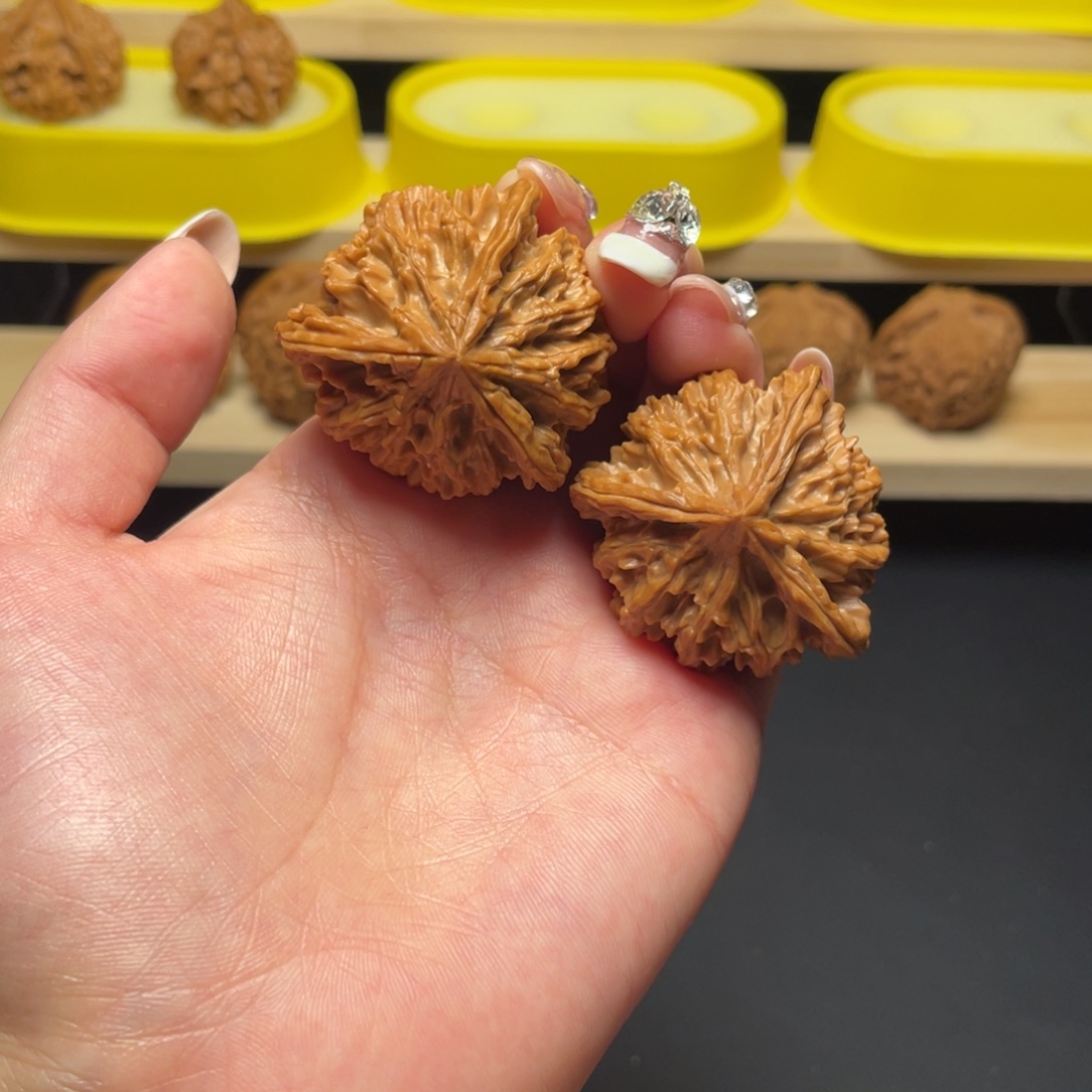 把件文玩核桃39微修打底三棱