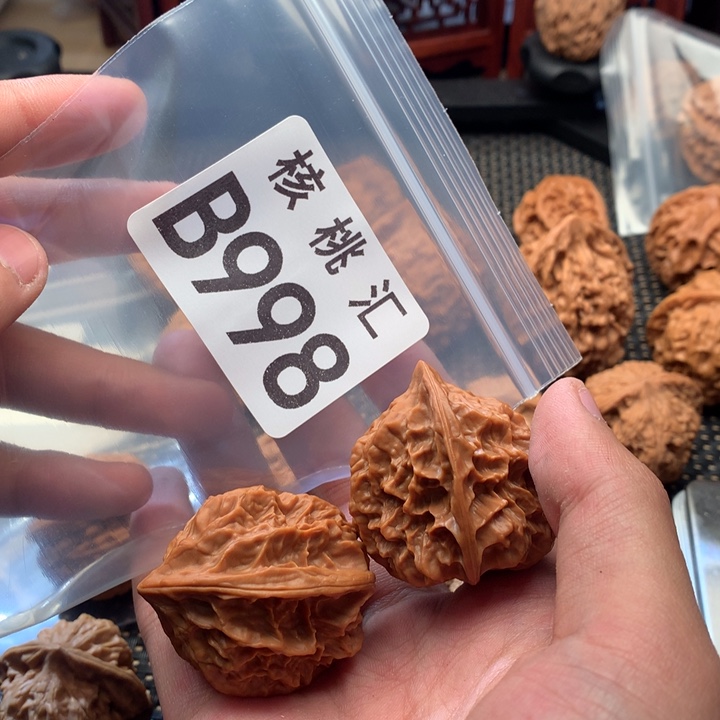 文玩核桃吊坠龙骨