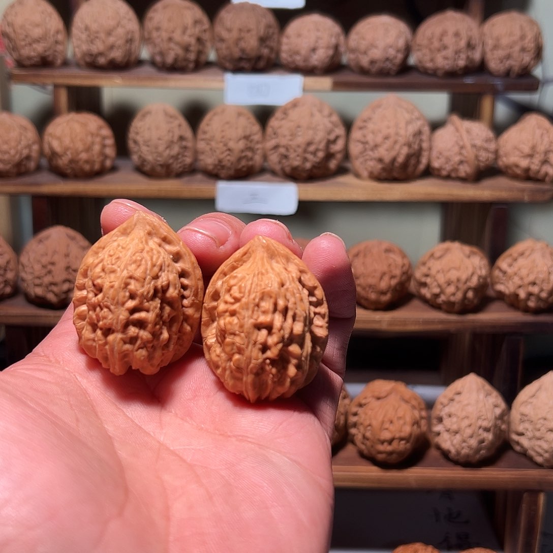 s**i文玩核桃，赤龙鸡心