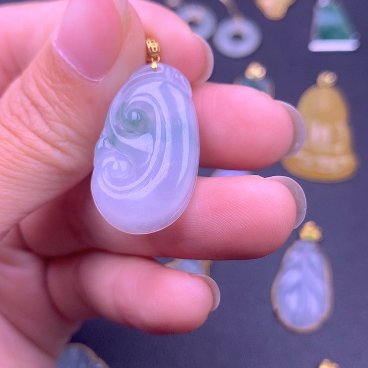 颈饰18K金镶嵌翡翠翡翠