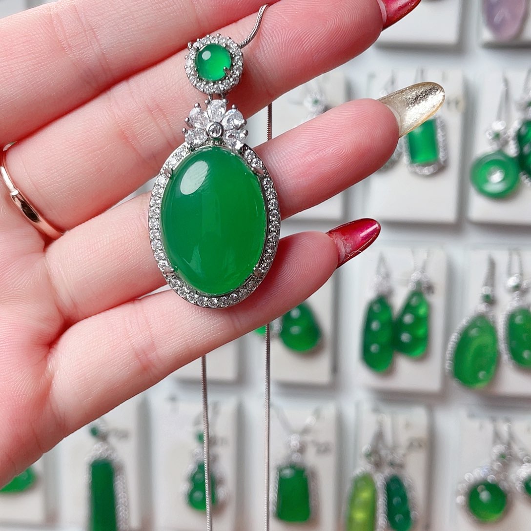 玛瑙/玉髓吊坠(赠链)未镶嵌