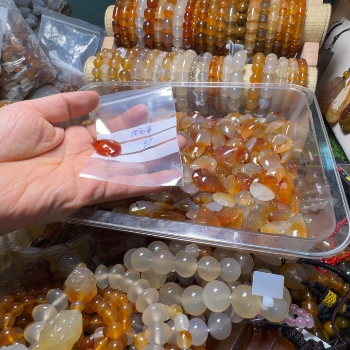 人***意玛瑙/玉髓未镶嵌颈饰0030……99