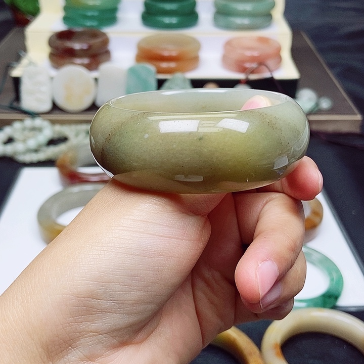 石英质玉手镯未镶嵌