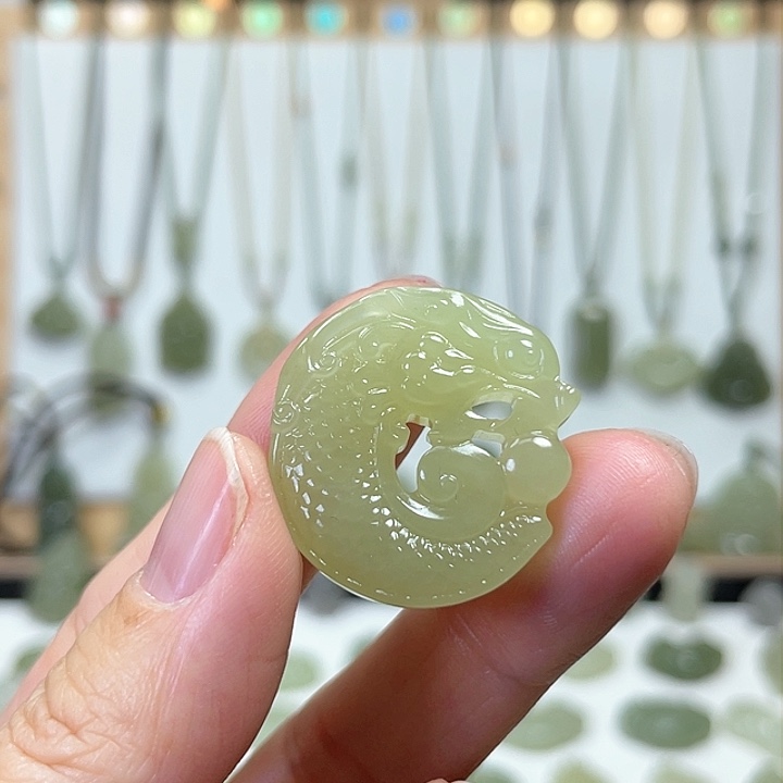 和田玉颈饰未镶嵌三***爸