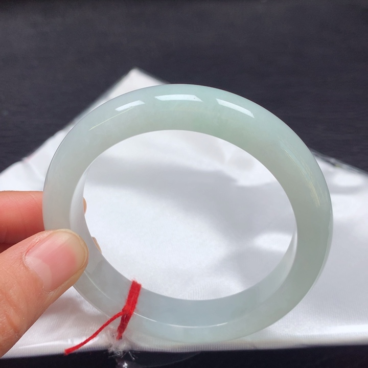 翡翠手镯未镶嵌56圈