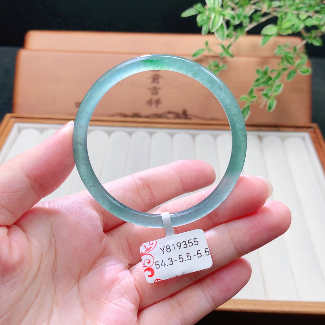 未镶嵌手镯（圆镯）翡翠