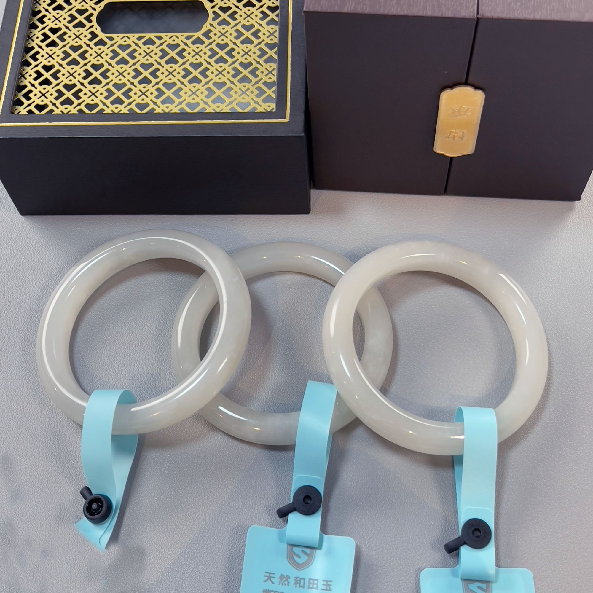 【苏禾珠宝】天然和田玉冰白女士手镯拍一发一多样性发货D