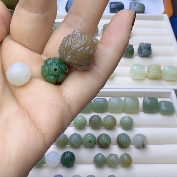 梦***园和田玉（糖玉）未镶嵌车挂