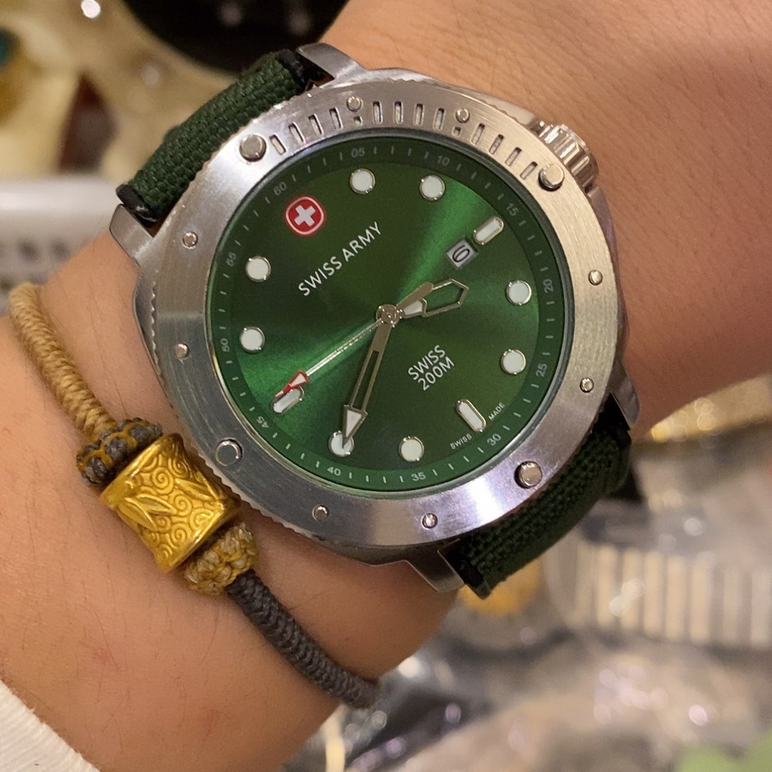 精钢Swiss瑞士军刀户外腕表