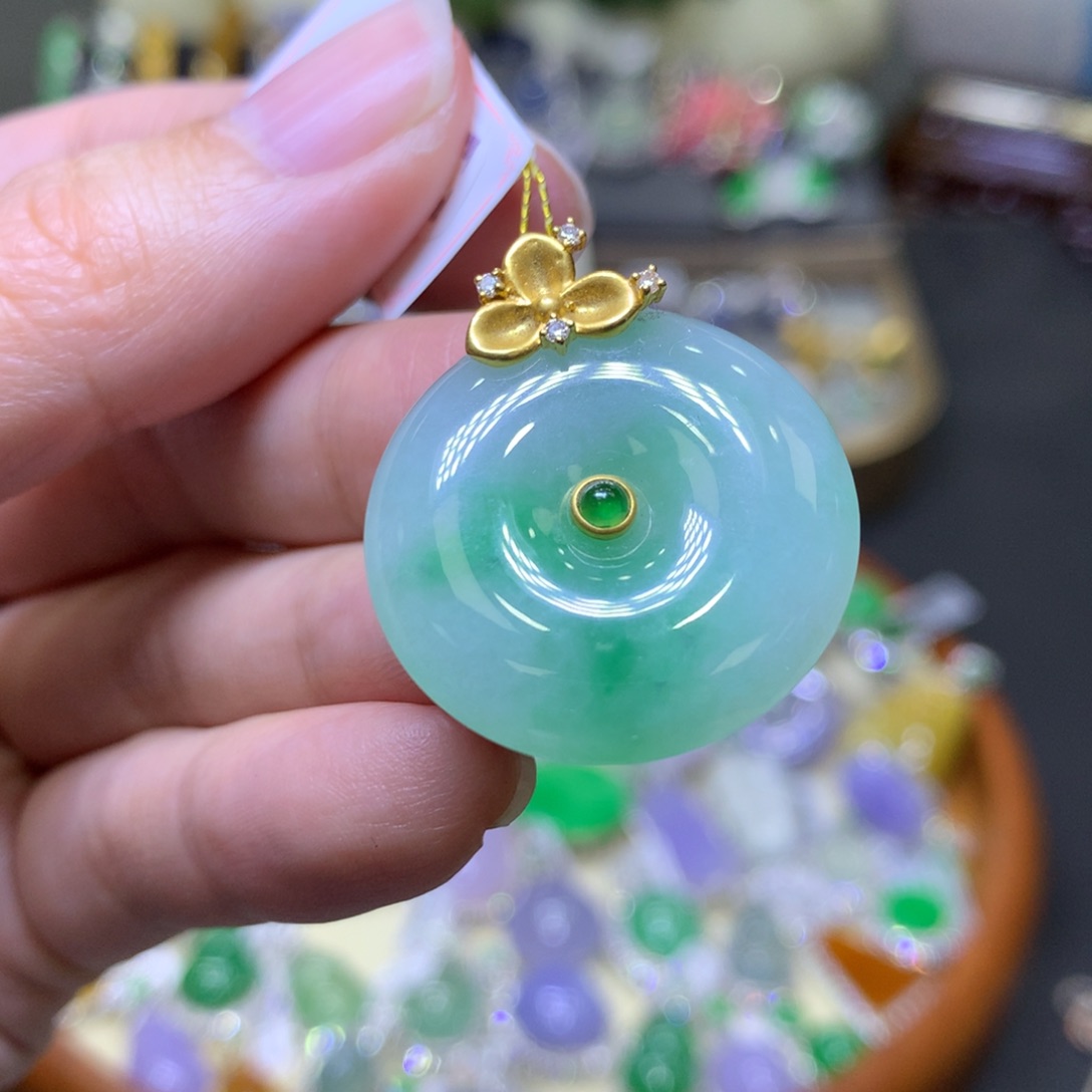 翡翠颈饰18K金镶嵌翡翠吊坠项链