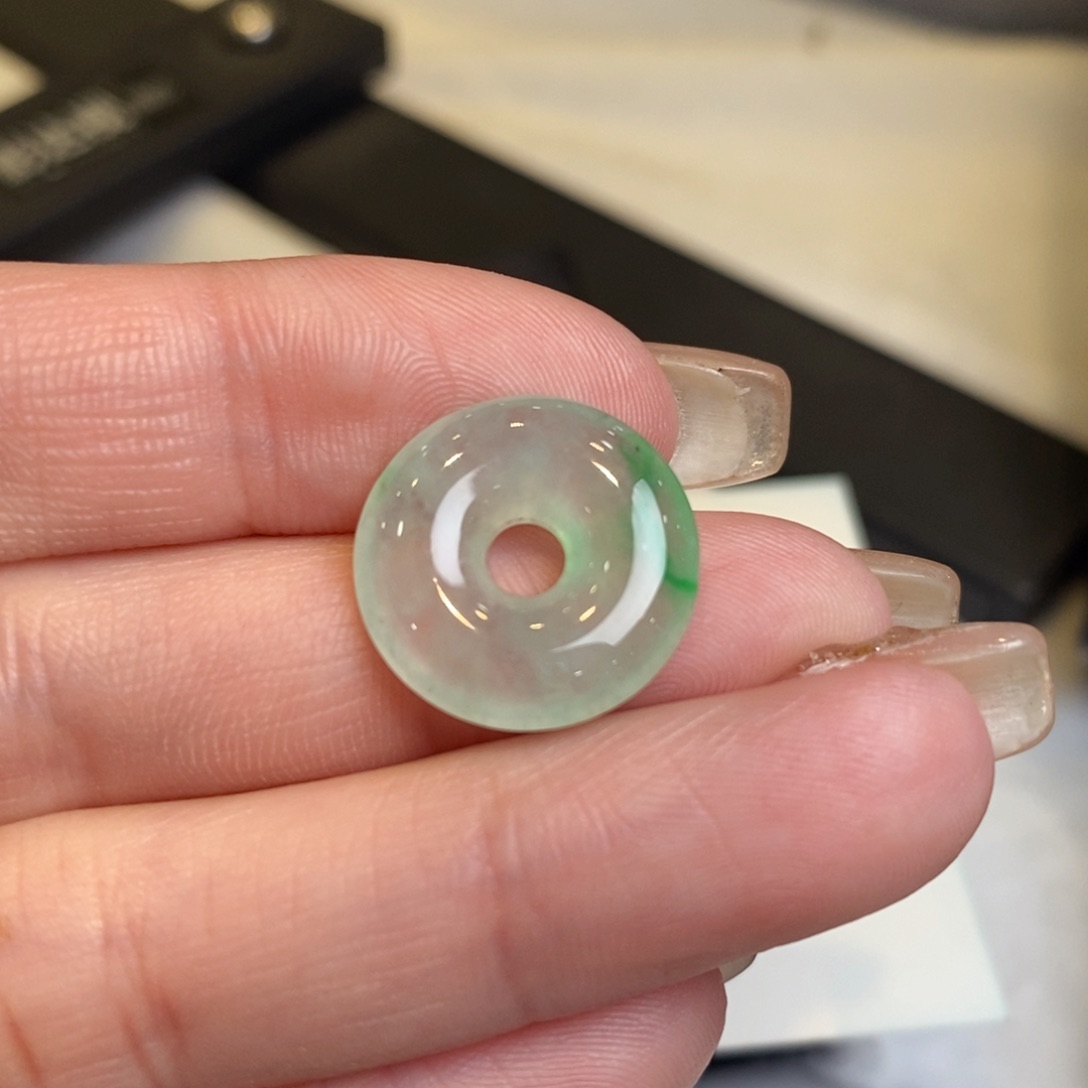 翡翠颈饰未镶嵌甜甜圈（17.2-3.6）