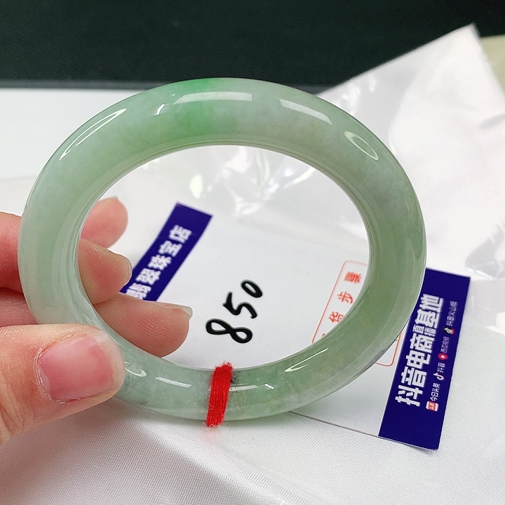 翡翠手镯未镶嵌翡翠