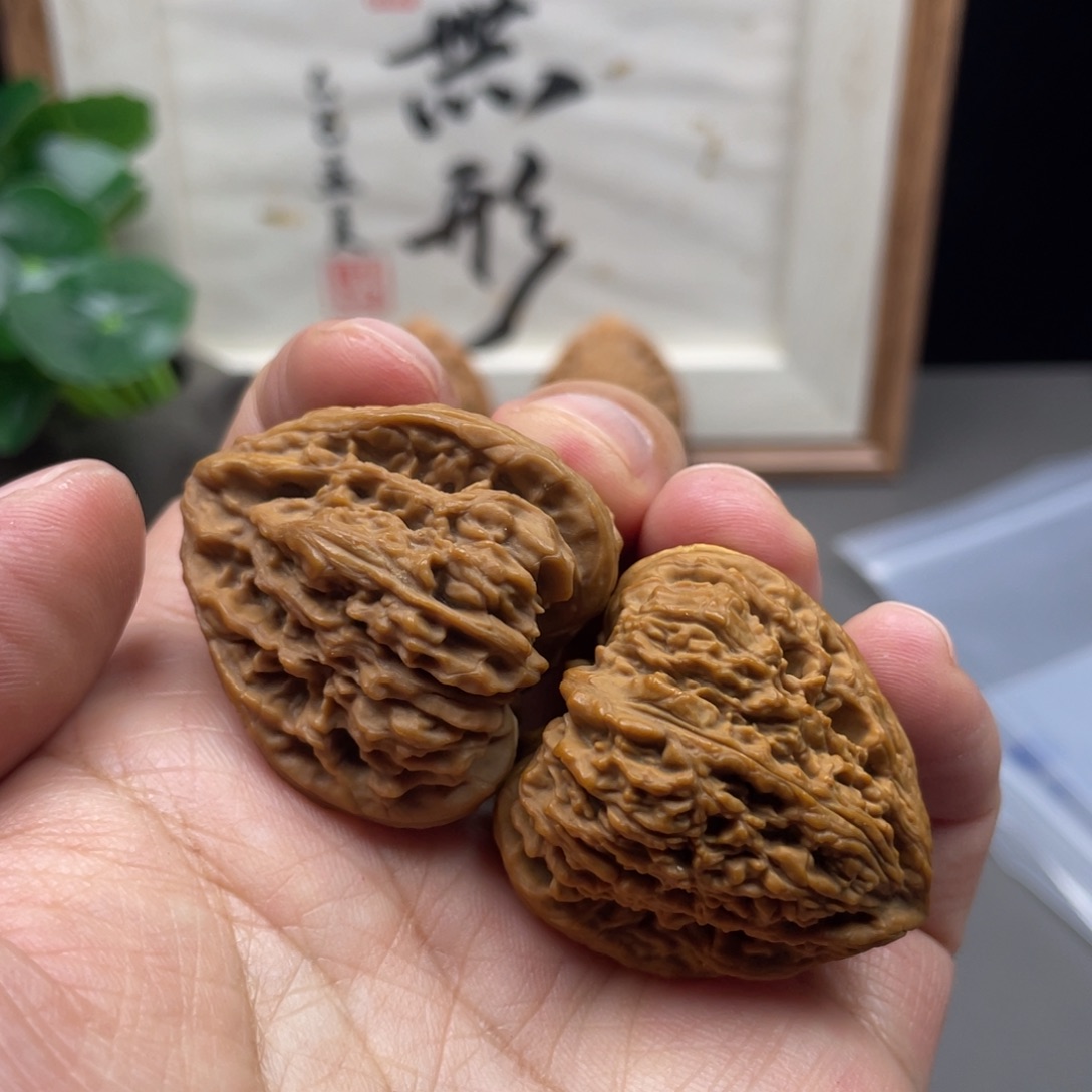 生***荐文玩核桃吊坠大尺佛肚异型