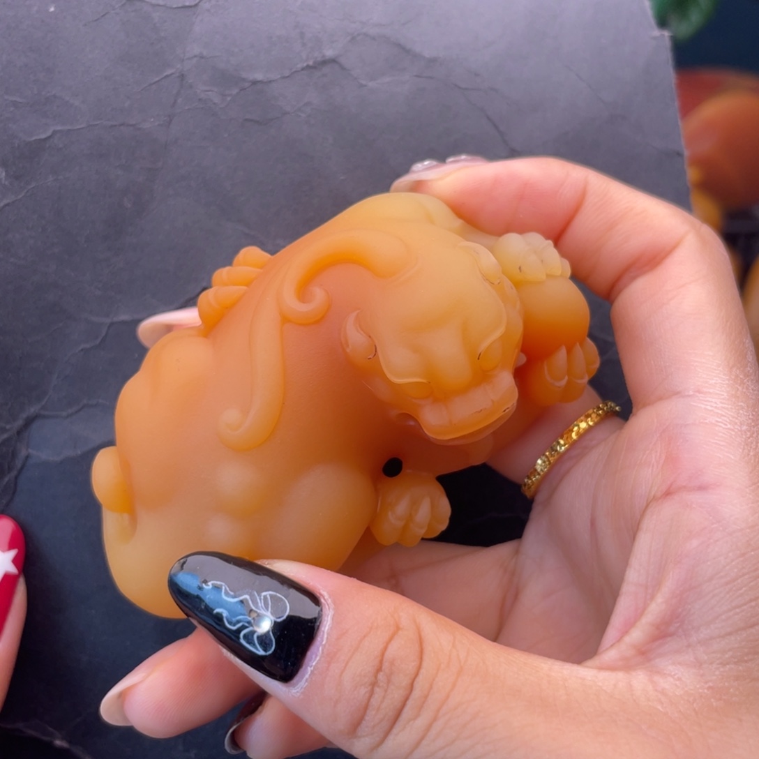 鱻***。石英岩玉黄蜡石挂件未镶嵌