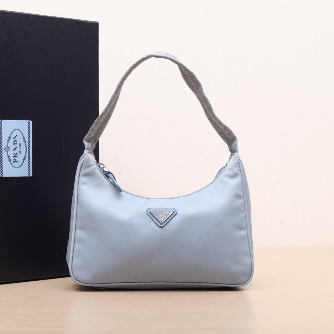 95新 Prada/普拉达 【黑黑】Hobo 腋下包 浅蓝色 尼龙 376983
