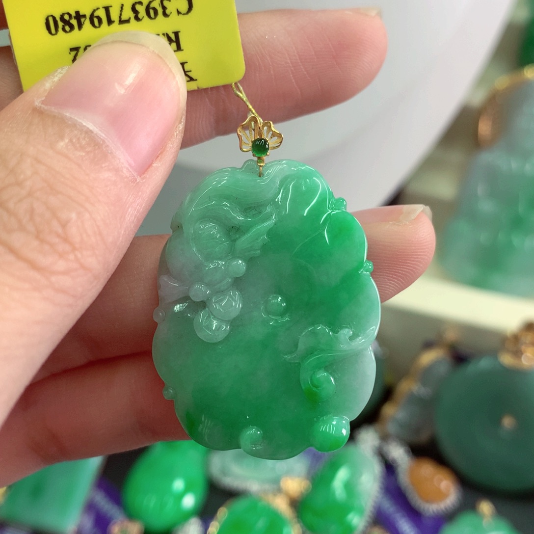 翡翠18K金镶嵌颈饰