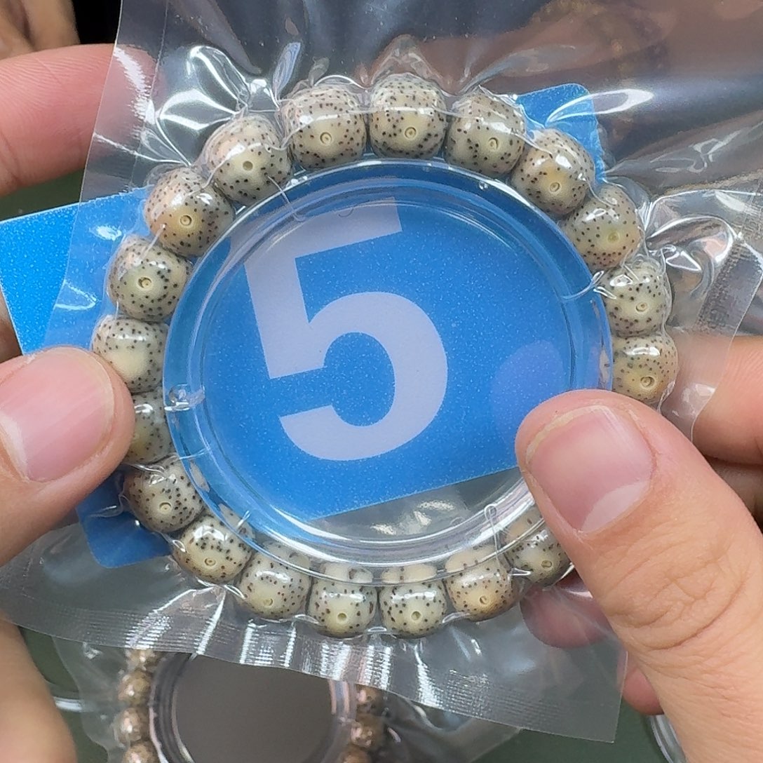 星月菩提吊坠11石玉单圈。  5