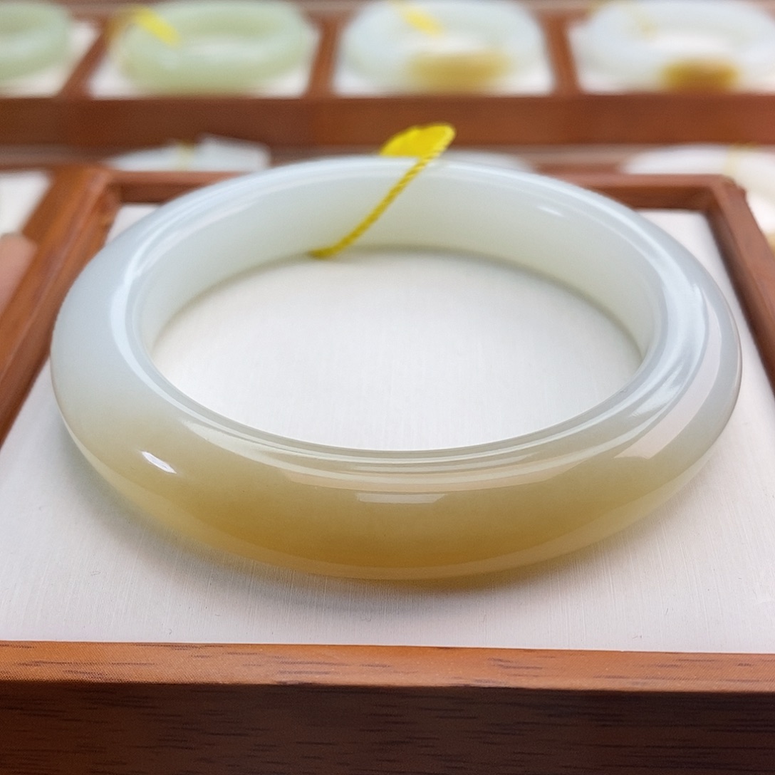 和田玉（糖玉）手镯未镶嵌