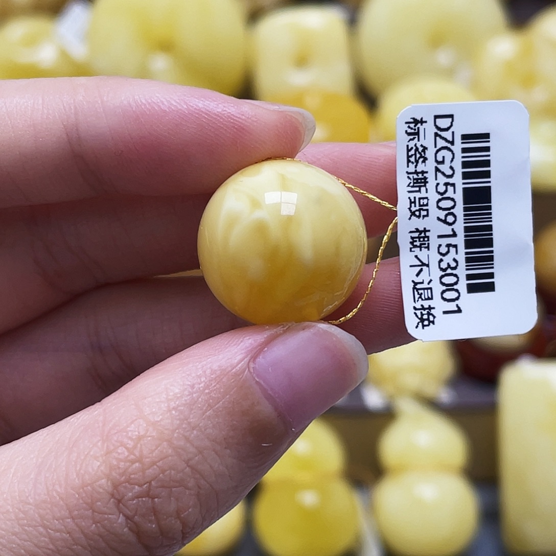 琥珀未镶嵌裸石17.7mm浓蜡溶洞白妖花圆珠瑕