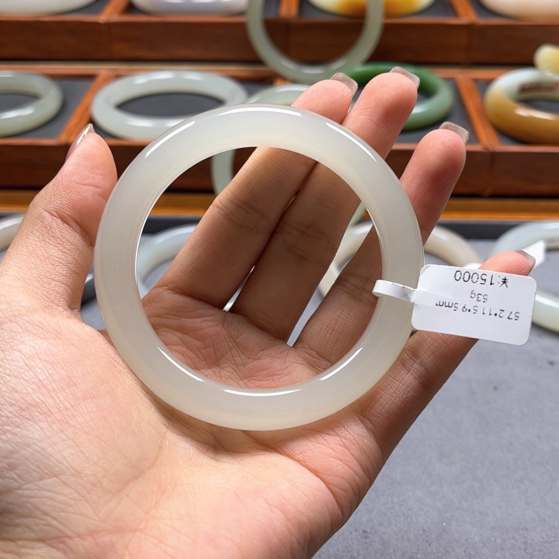 和田玉手镯未镶嵌