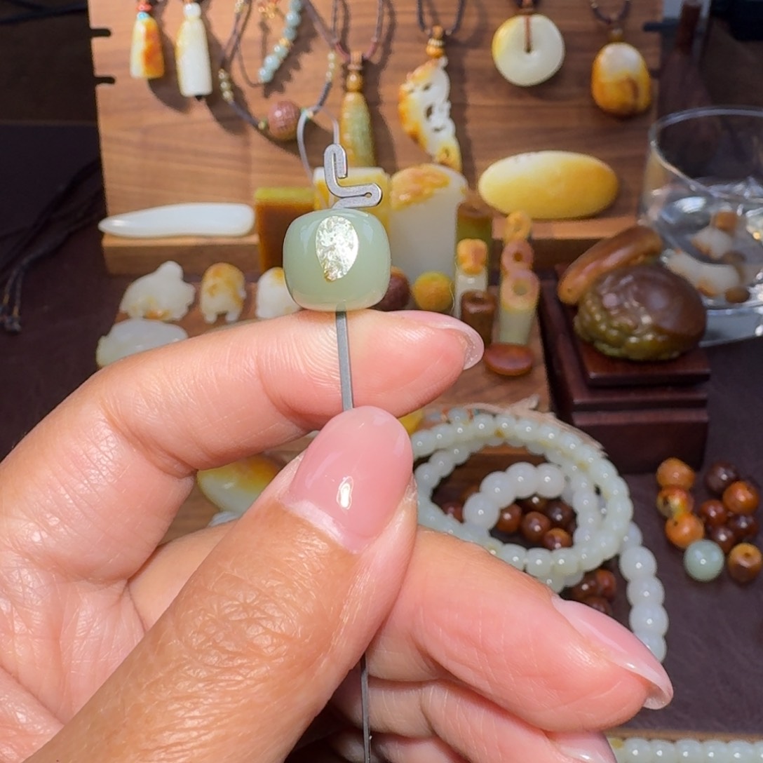 和田玉颈饰未镶嵌