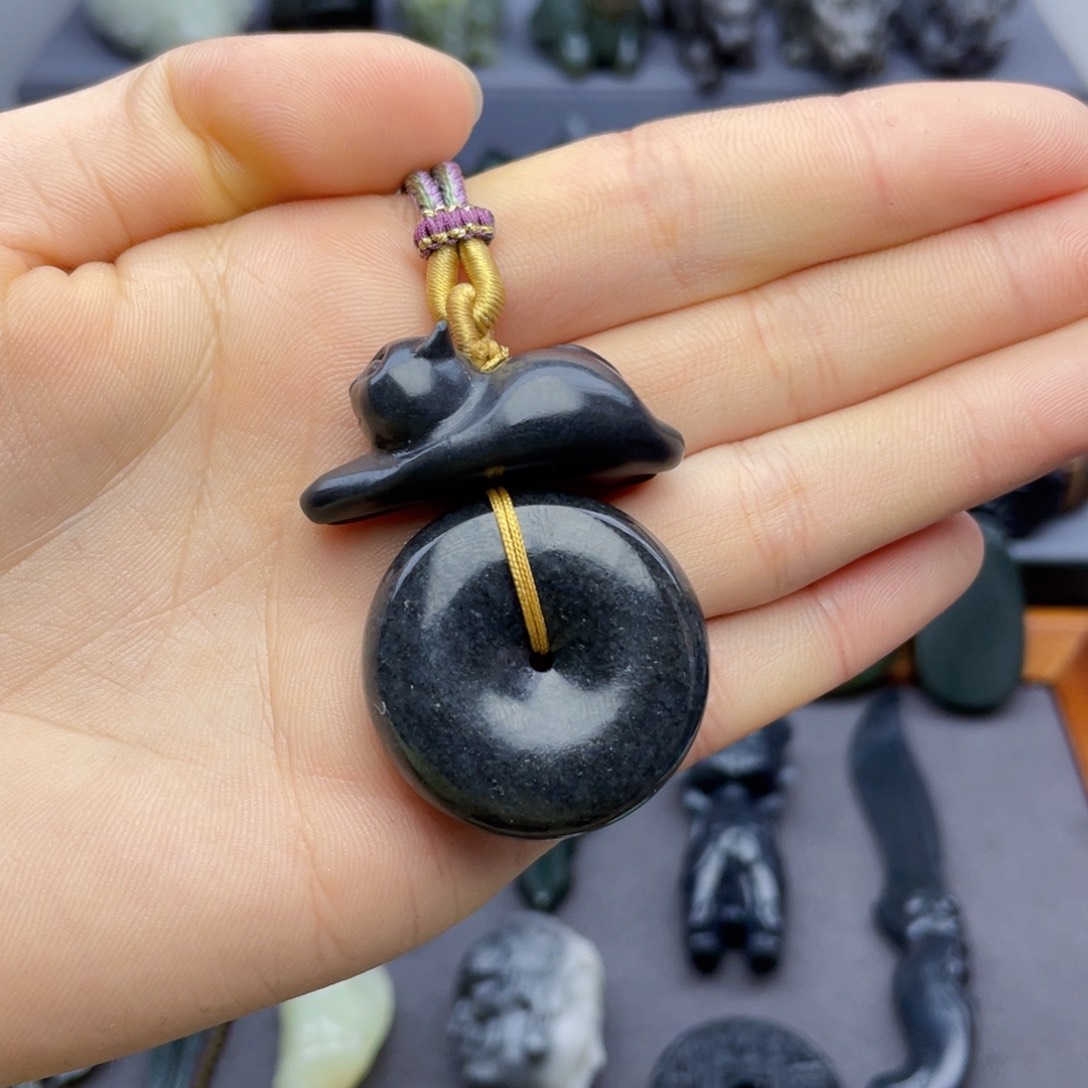 和田玉颈饰未镶嵌