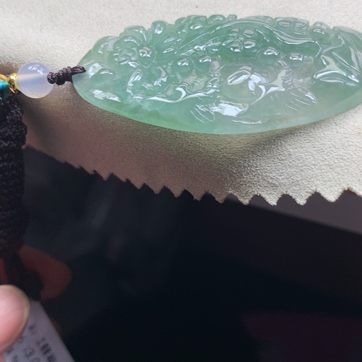 翡翠颈饰未镶嵌吊坠
