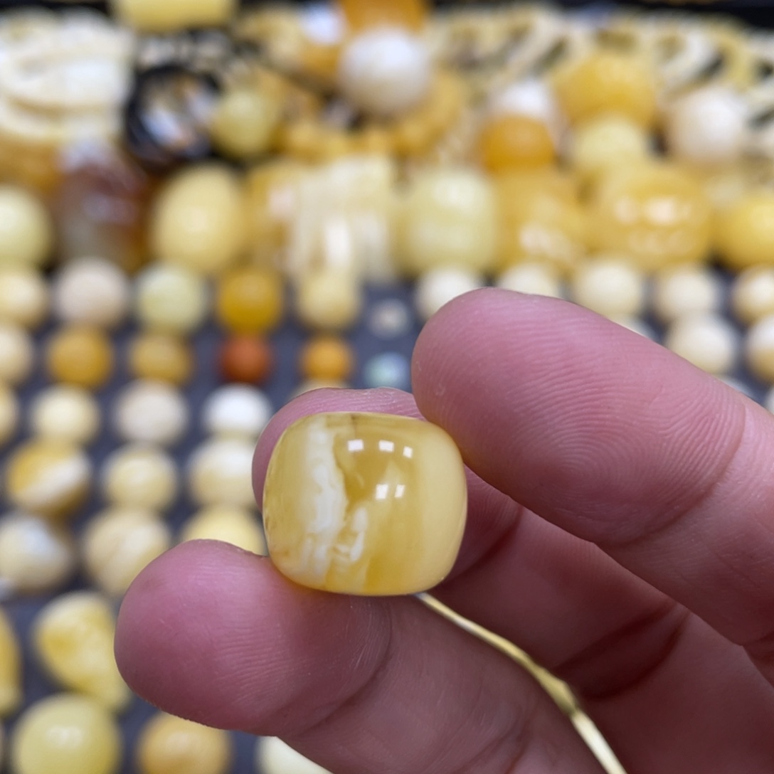 琥珀未镶嵌裸石14.4*12.6mm