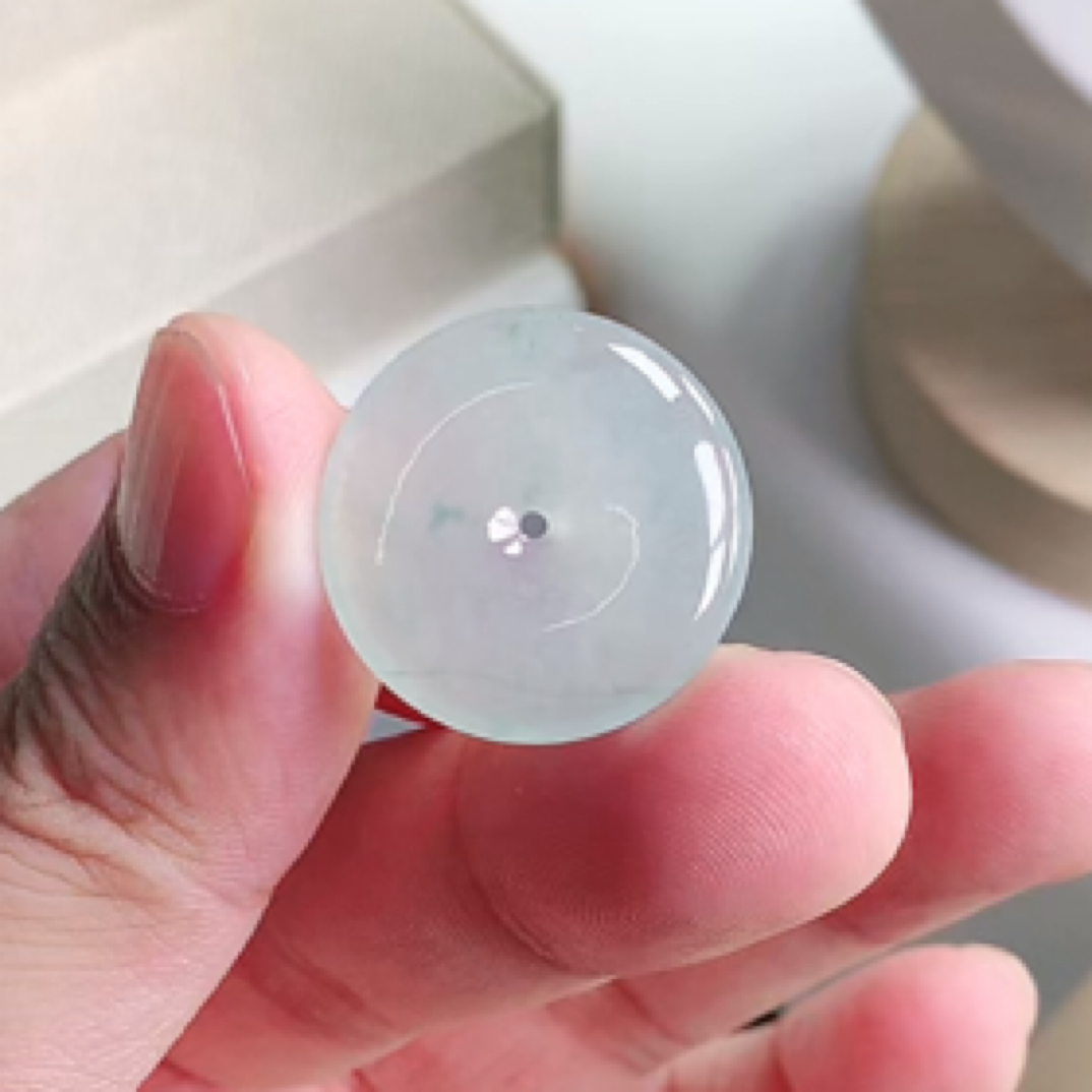 缅甸天然翡翠吊坠