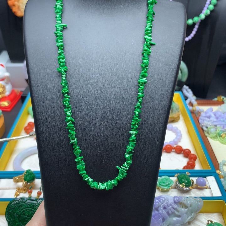 翡翠颈饰未镶嵌翡翠碎石项链
