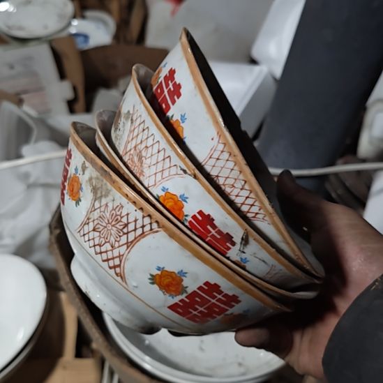 茶盏陶瓷盘子碗啥都有