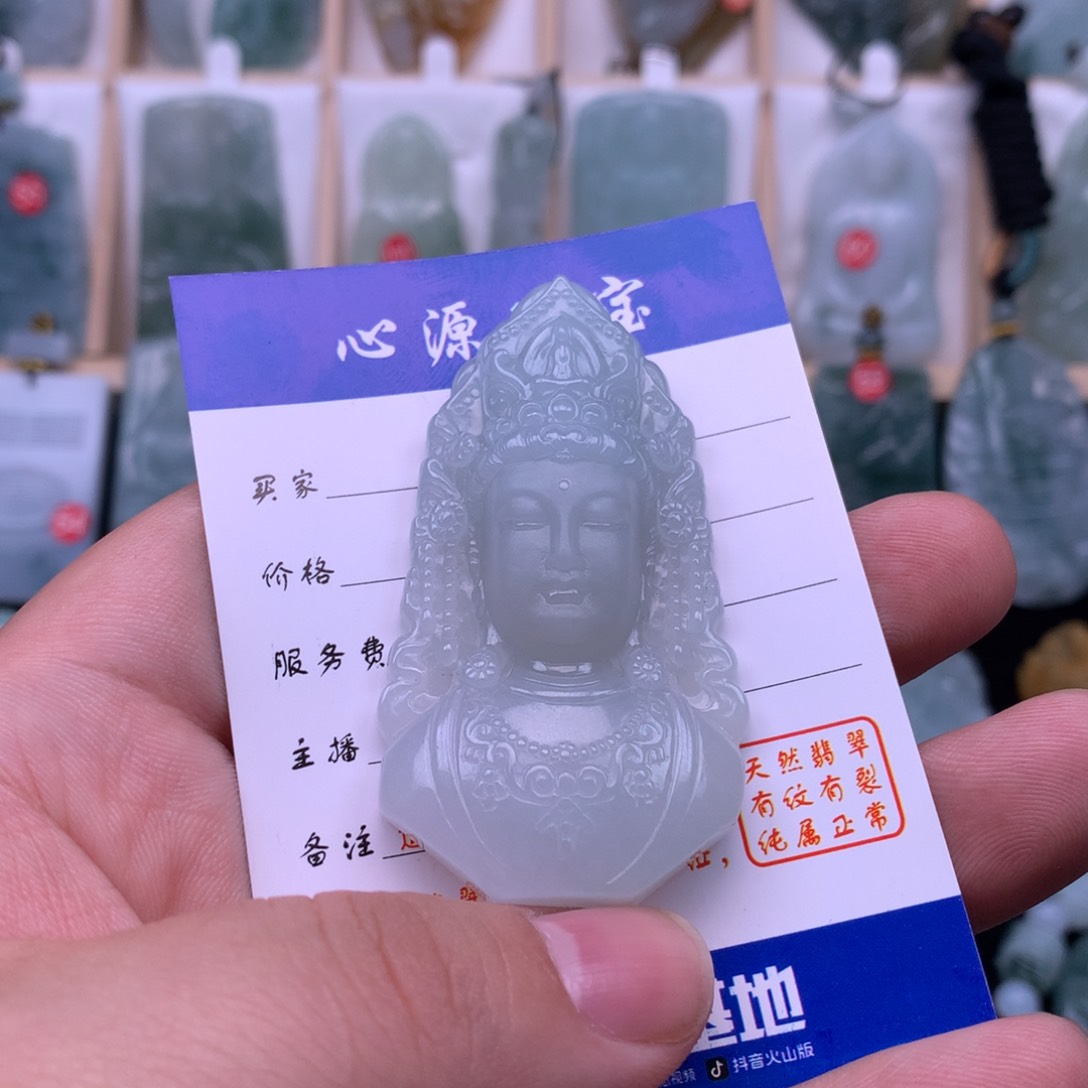 翡翠颈饰未镶嵌ネ****翡翠